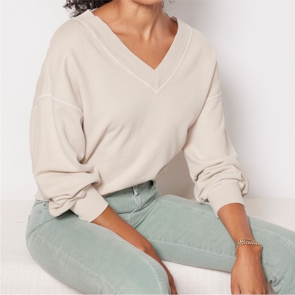 AMO Homestead Deep Vee V-Neck Sweatshirt Oat Milk M - Picture 1 of 7